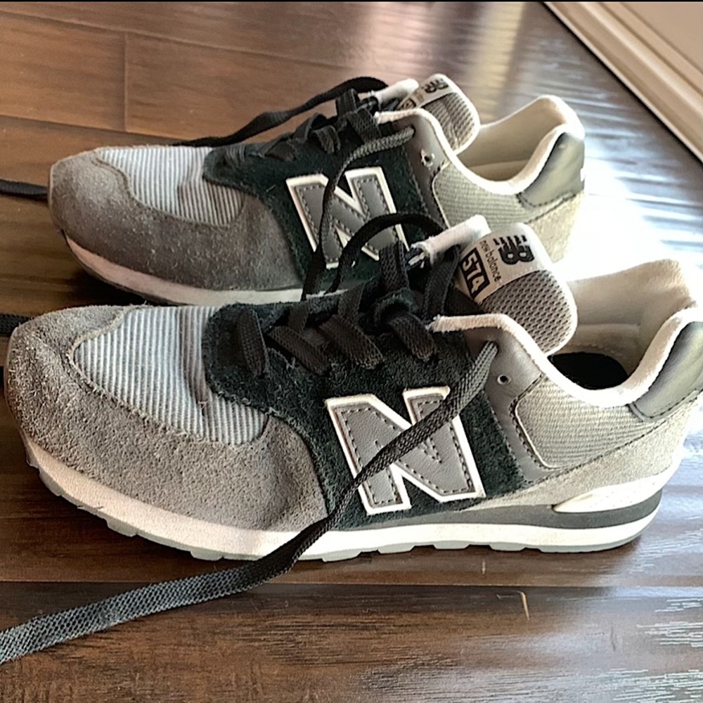 New balance 574 shoes, size 3, color: black, good condition